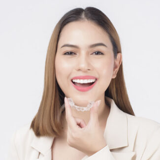 THESE 10 CELEBRITIES WEARING INVISALIGN PROVE IT’S WORTH IT