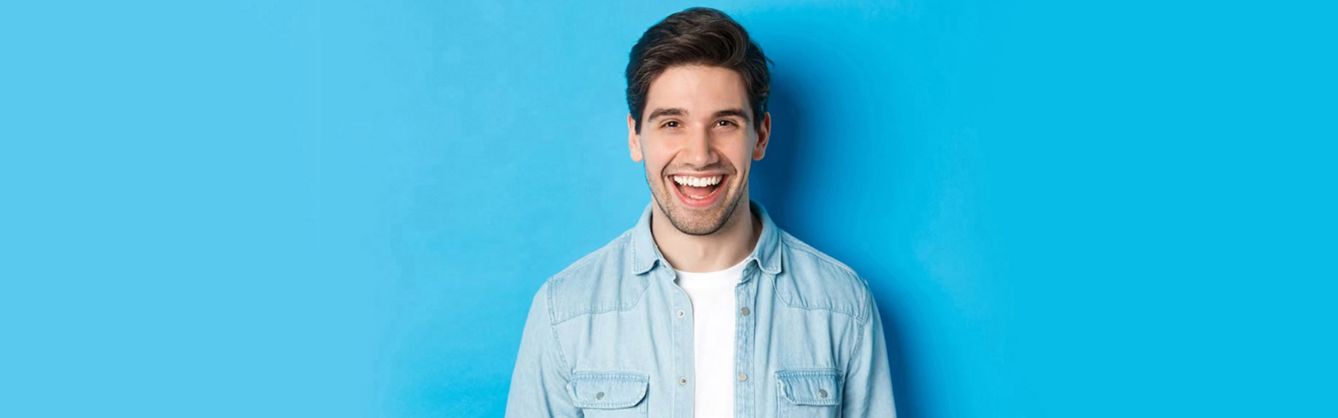 How to Naturally Whiten Your Teeth at Home